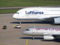 Lufthansa Airbus A 380 zu Besuch Flughafen Koeln Bonn P026